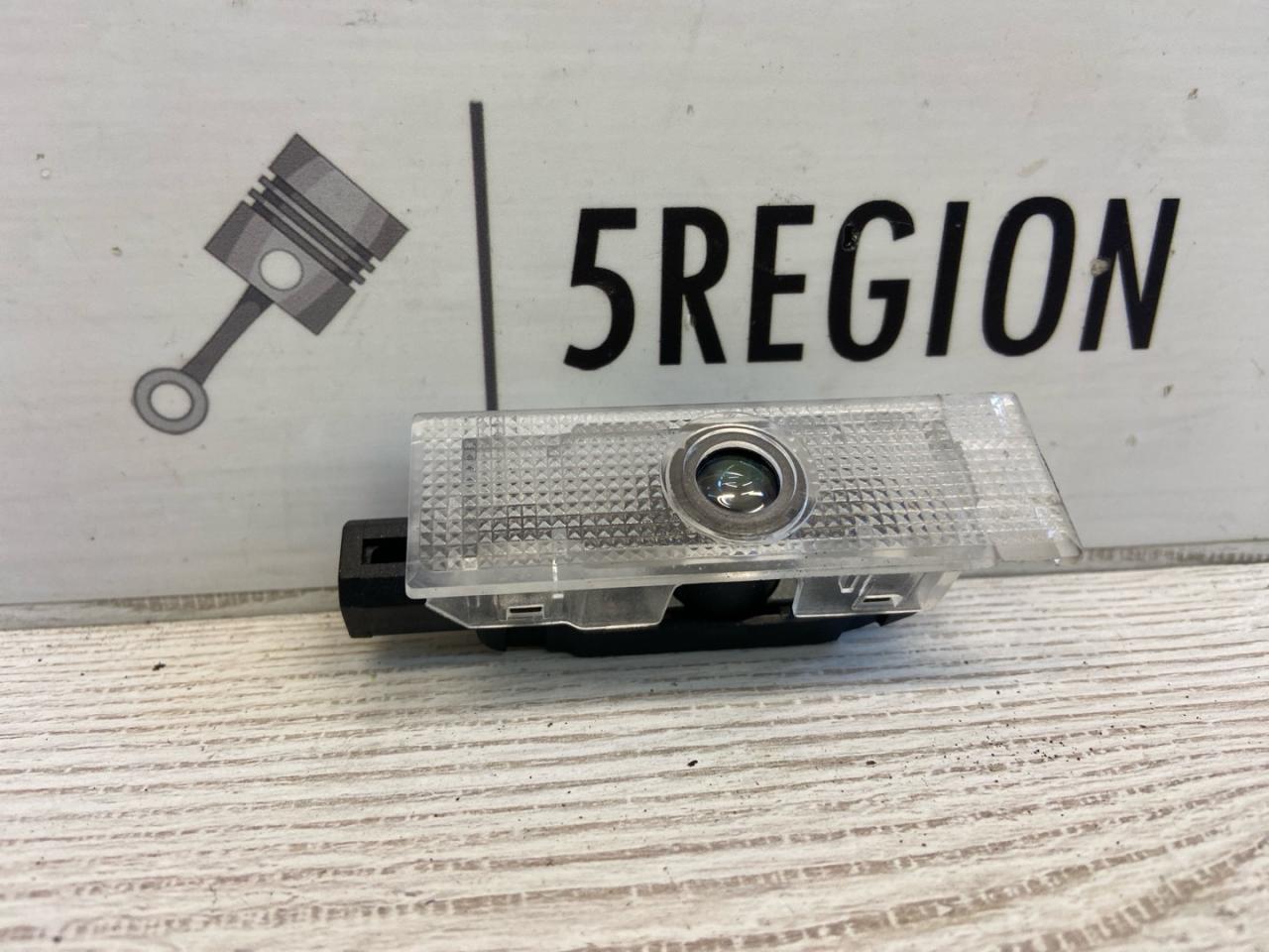 фонарь салона (плафон) Alfa Romeo Giulia 2 поколение 952 2018, 2.0 л., бензин, АКПП, rosso red, седан, полный привод - фото №1