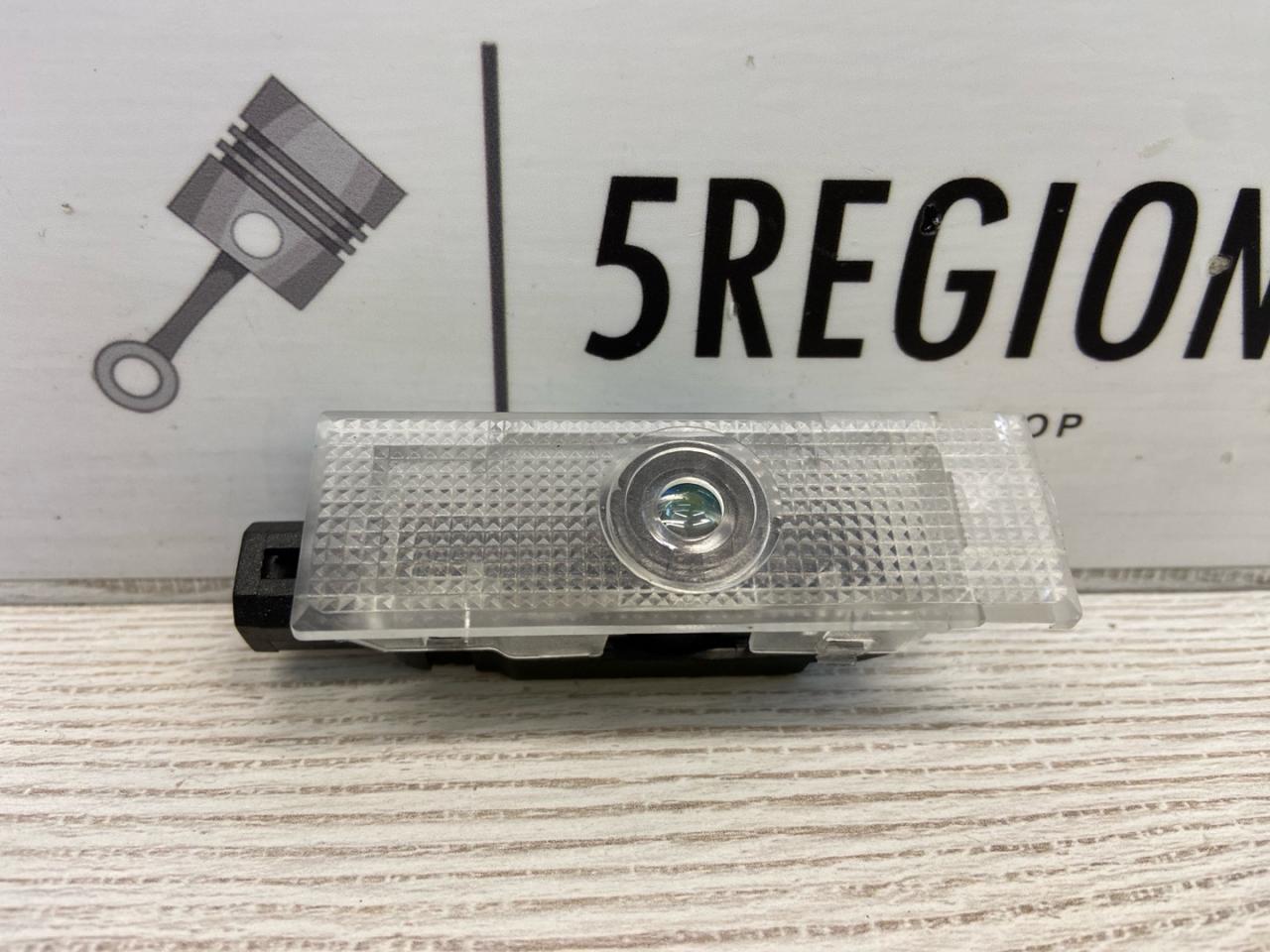 фонарь салона (плафон) Alfa Romeo Giulia 2 поколение 952 2017, 2.0 л., бензин, АКПП, седан, полный привод - фото №1