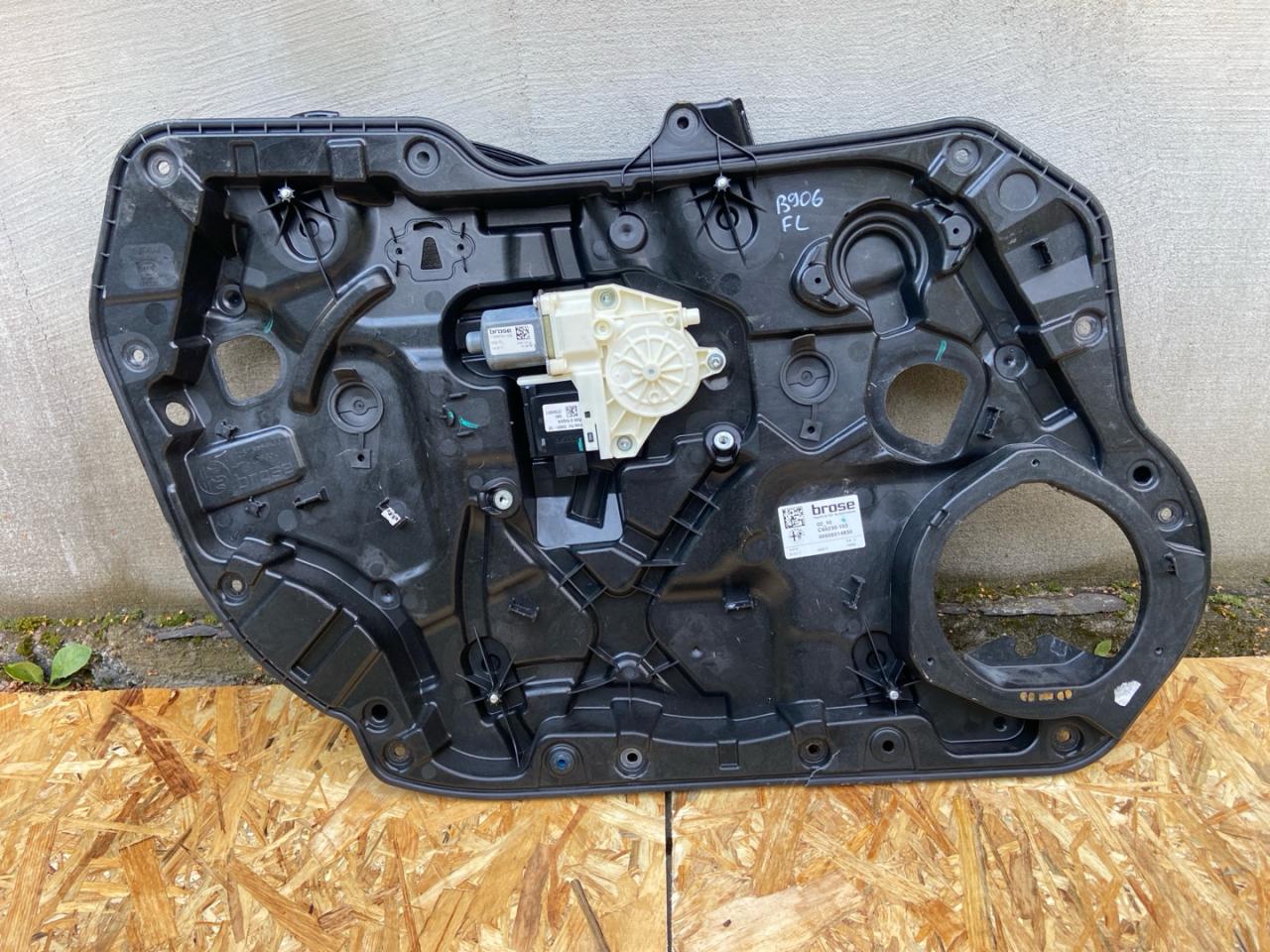 стеклоподъемник передний левый Alfa Romeo Giulia 2 поколение 952 2018, 2.0 л., бензин, АКПП, rosso red, седан, полный привод, 505514830 - фото №1