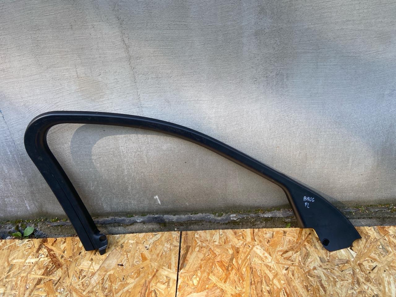 молдинг двери передней левой Alfa Romeo Giulia 2 поколение 952 2018, 2.0 л., бензин, АКПП, rosso red, седан, полный привод - фото №1