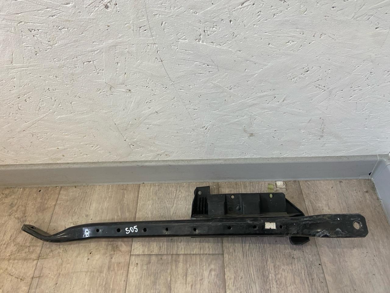 распорка стоек Alfa Romeo Stelvio 1 поколение 949 2018, 2.2 л., дизель, АКПП, внедорожник 5 дв., полный привод, правый руль - фото №1