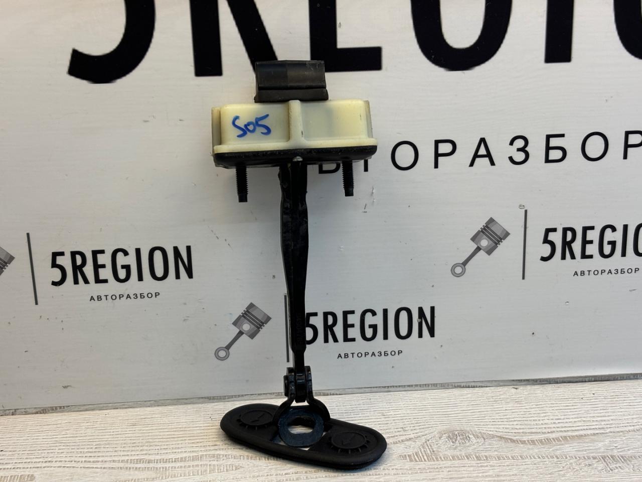 ограничитель открывания двери Alfa Romeo Stelvio 1 поколение 949 2018, 2.2 л., дизель, АКПП, внедорожник 5 дв., полный привод, правый руль - фото №1