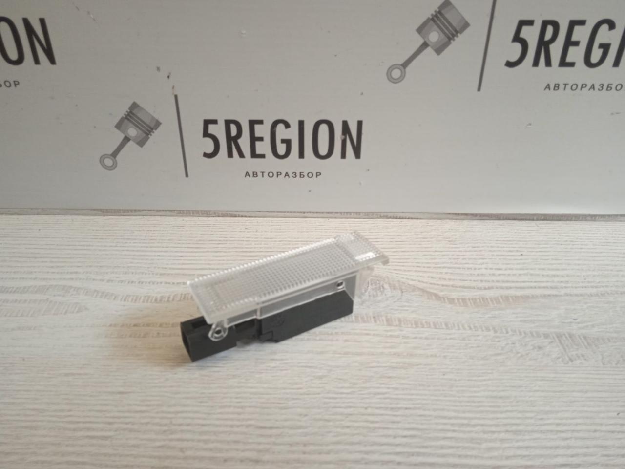 фонарь салона (плафон) Alfa Romeo Giulia 2 поколение 952 2017, 2.0 л., бензин, АКПП, задний привод - фото №1