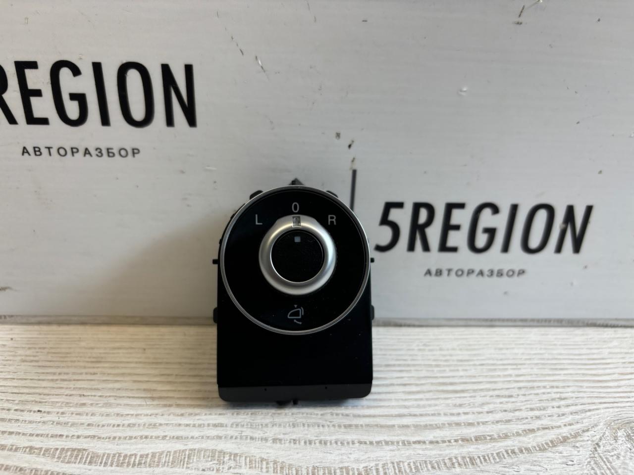 джойстик регулировки зеркал Alfa Romeo Giulia 2 поколение 952 2017, 2.0 л., бензин, АКПП, задний привод, 156118199 - фото №1