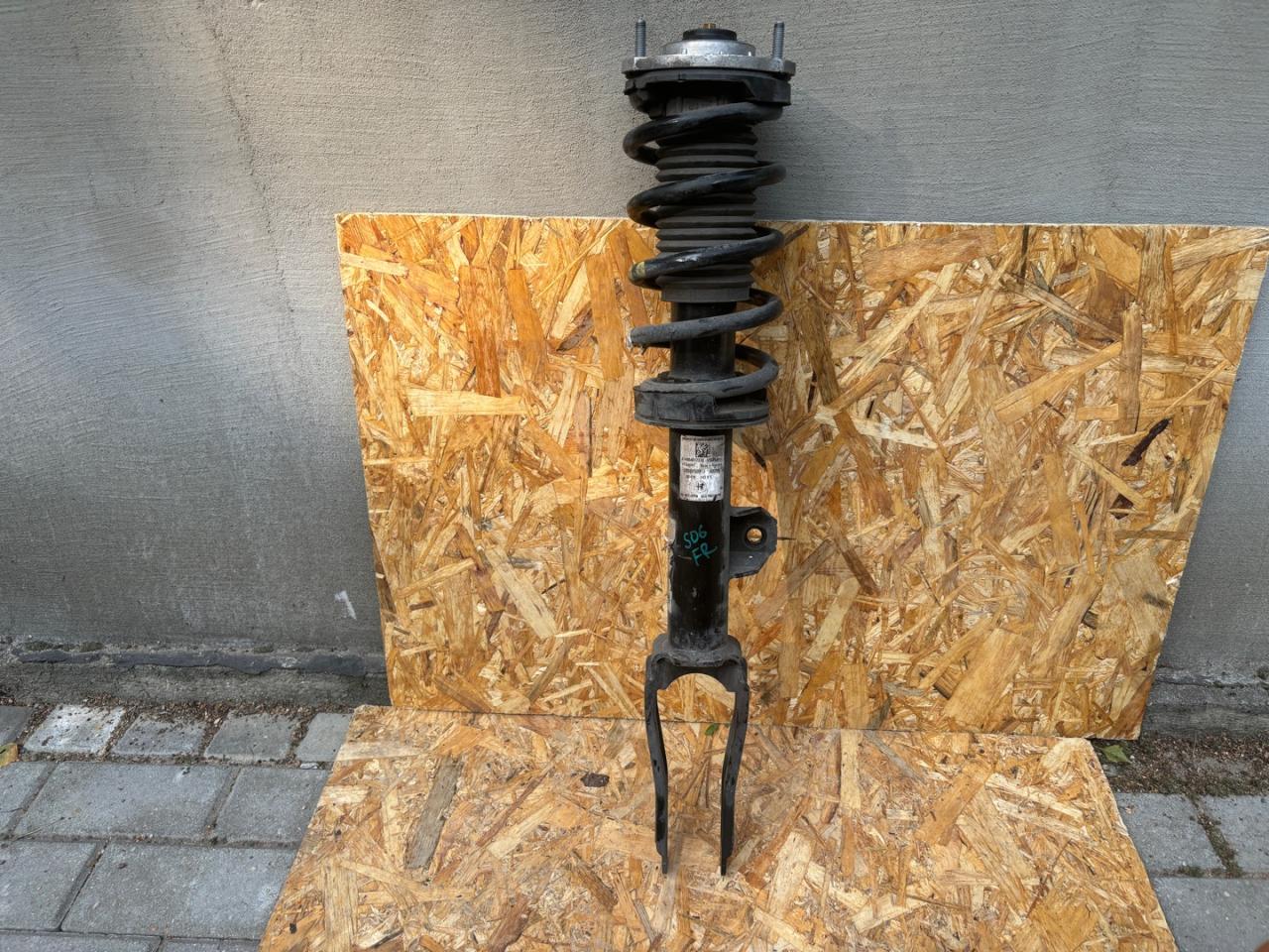 амортизатор передний Alfa Romeo Stelvio 1 поколение 949 2018, 2.0 л., бензин, АКПП, полный привод, правый руль, 50557507 - фото №1