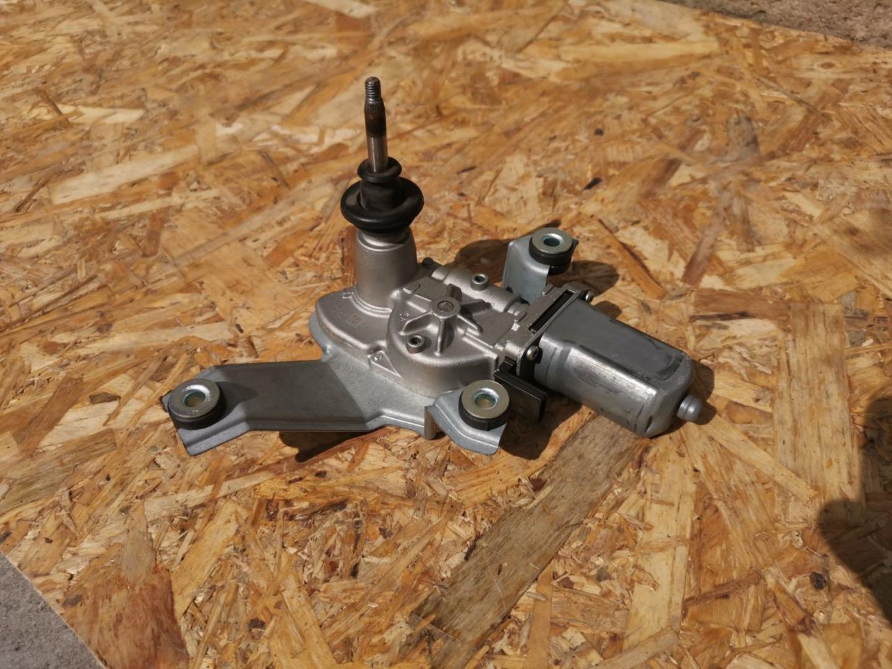 моторчик заднего стеклоочистителя (дворника) Alfa Romeo Stelvio 1 поколение 949 2018, 2.0 л., бензин, АКПП, полный привод - фото №1