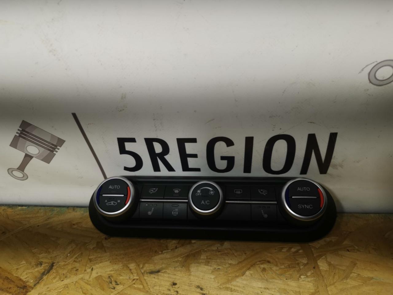 блок управления печки / климат-контроля Alfa Romeo Stelvio 1 поколение 949 2019, 2.9 л., бензин, АКПП, rosso competizione, внедорожник 5 дв., полный привод, правый руль, 156146153 - фото №1