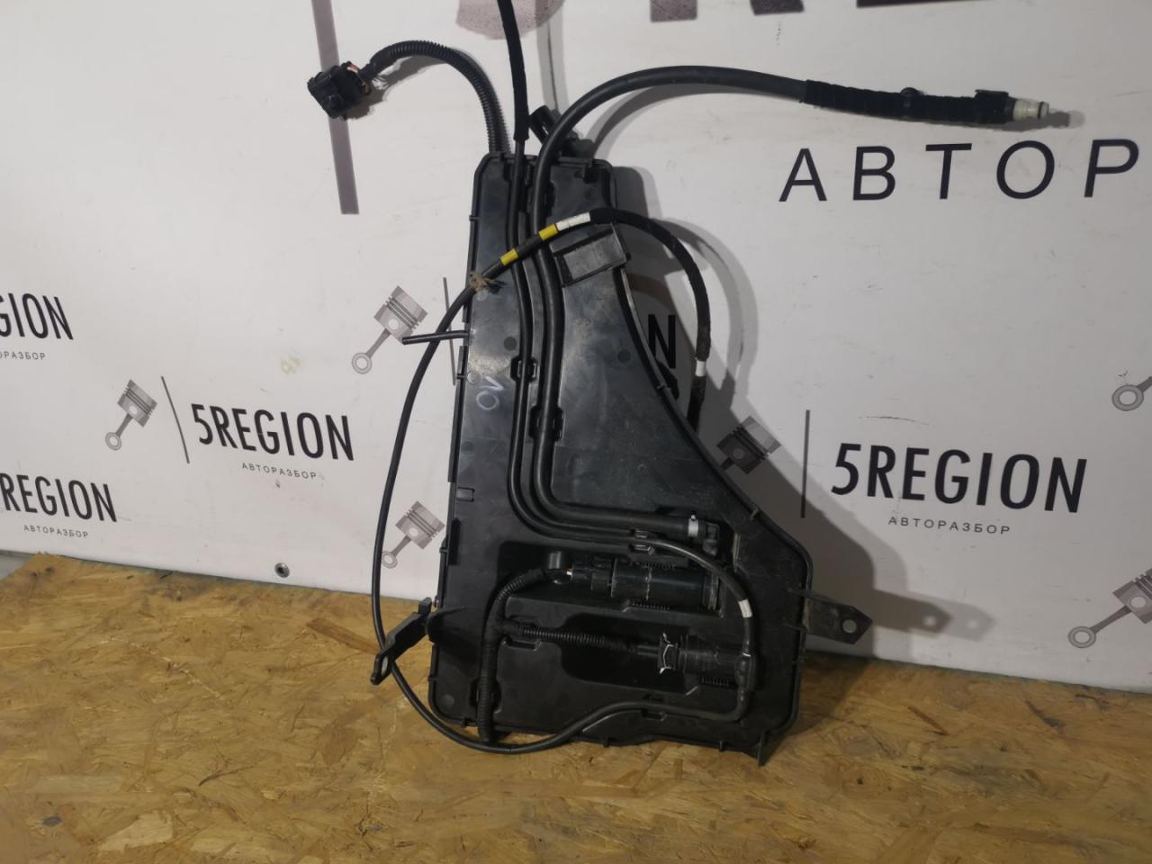 бачок омывателя Alfa Romeo Stelvio 1 поколение 949 2019, 2.9 л., бензин, АКПП, rosso competizione, внедорожник 5 дв., полный привод, правый руль, 50556493 - фото №1