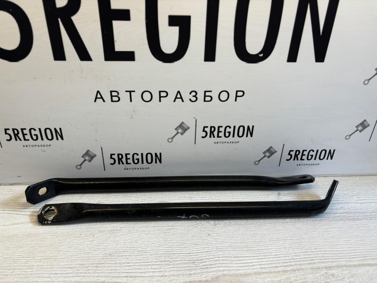 Распорка (растяжка) телевизора Alfa Romeo Stelvio 1 поколение 949 2019, 2.9 л., бензин, АКПП, rosso competizione, внедорожник 5 дв., полный привод, правый руль - фото №1