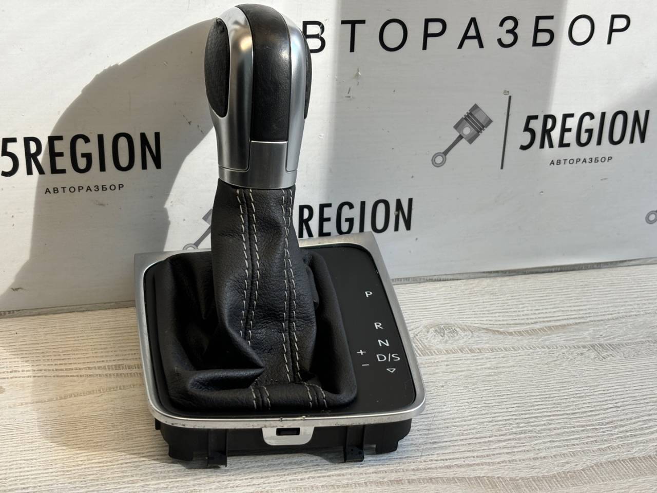 ручка кулисы КПП Volkswagen Golf R VII рестайлинг (2017-2020) 5G1 2019, 2.0 л., бензин, робот, хетчбэк 5 дв., полный привод, правый руль - фото №1