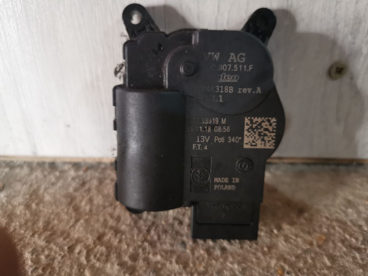 моторчик заслонки печки Volkswagen Golf R VII рестайлинг (2017-2020) 5G1 2019, 2.0 л., бензин, робот, хетчбэк 5 дв., полный привод, правый руль, 2Q0907511F - фото №1