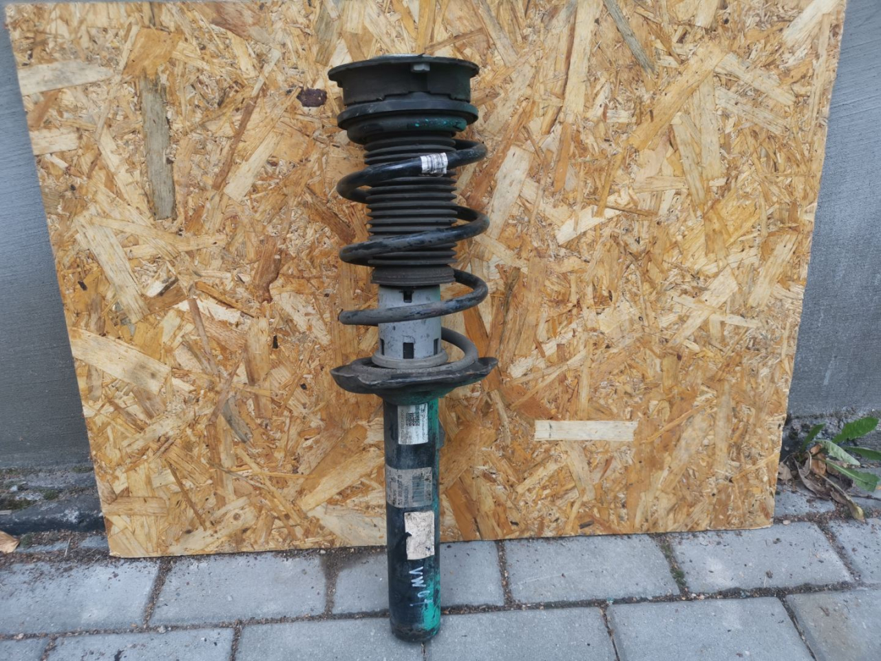 амортизатор передний Volkswagen Golf R VII рестайлинг (2017-2020) 5G1 2019, 2.0 л., бензин, робот, хетчбэк 5 дв., полный привод, правый руль, 5Q0412022KL, 5Q0413031EC - фото №1