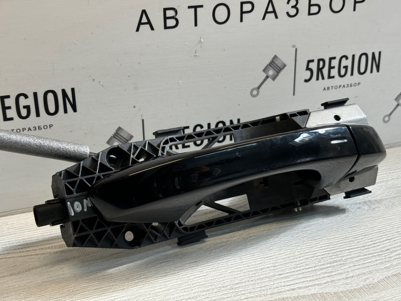 ручка наружная Volkswagen Golf R VII рестайлинг (2017-2020) 5G1 2019, 2.0 л., бензин, робот, хетчбэк 5 дв., полный привод, правый руль - фото №1