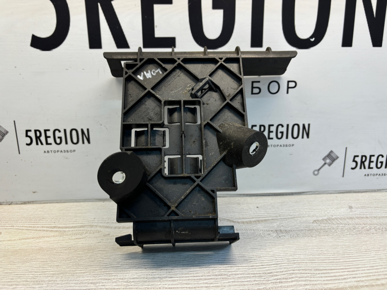 кронштейн (крепление) Volkswagen Golf R VII рестайлинг (2017-2020) 5G1 2019, 2.0 л., бензин, робот, хетчбэк 5 дв., полный привод, правый руль, 5Q0906507F - фото №1