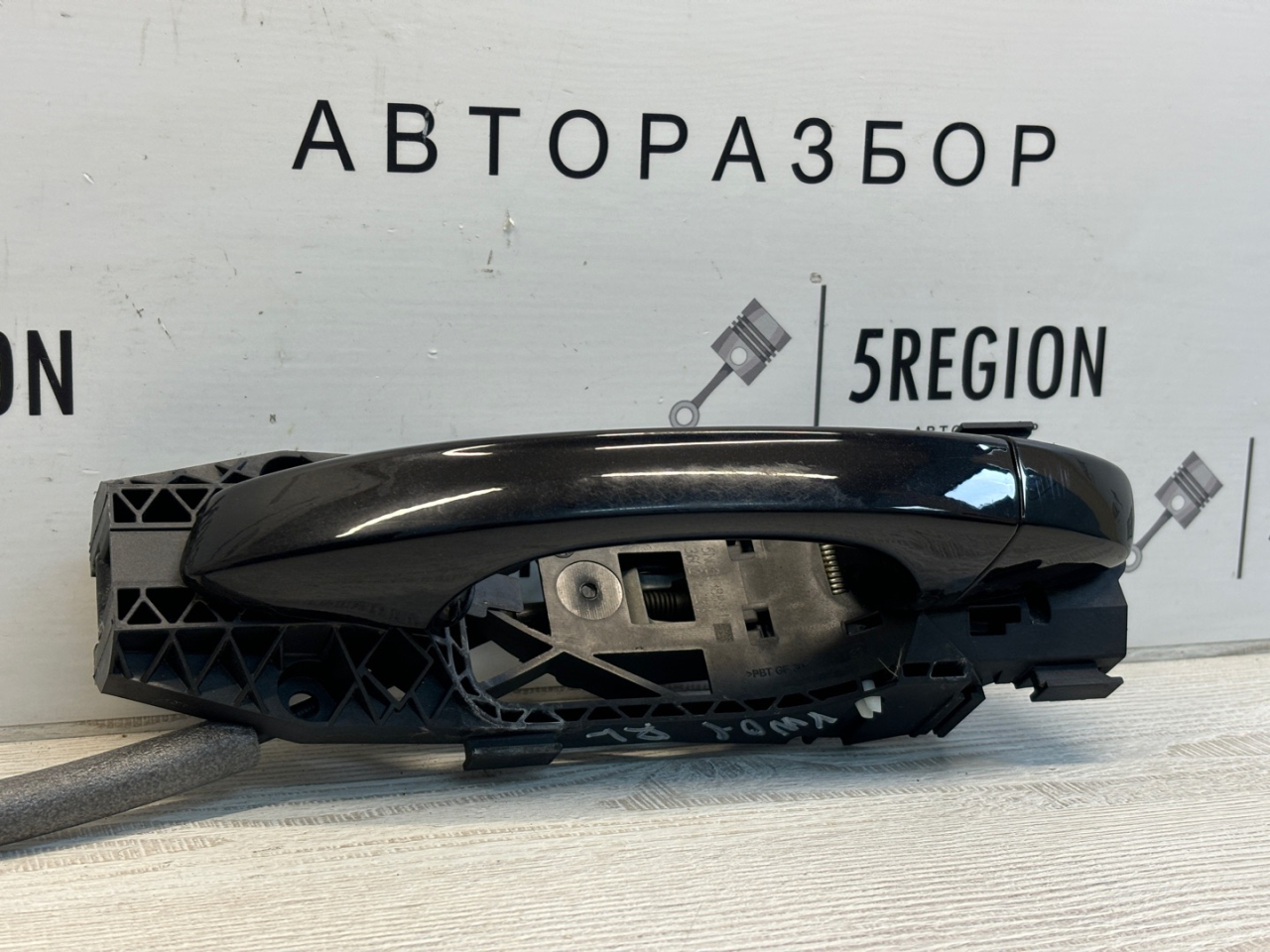 ручка наружная задняя левая Volkswagen Golf R VII рестайлинг (2017-2020) 5G1 2019, 2.0 л., бензин, робот, хетчбэк 5 дв., полный привод, правый руль - фото №1