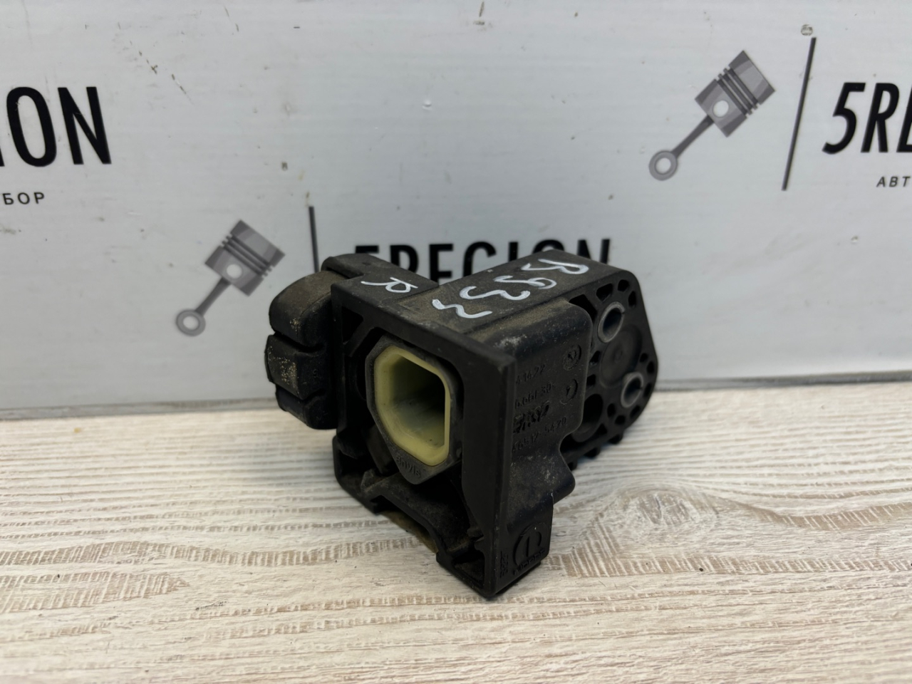 кронштейн радиатора Alfa Romeo Stelvio 1 поколение 949 2018, 2.0 л., бензин, АКПП, полный привод, 505426850, 50541422, 50541809 - фото №1