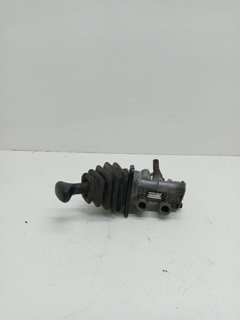 кран ручного тормоза (ручник) Scania G 1 поколение (1988 - 1997), 9617223140, 1518227, 390286, 0390286, 9617223140 - фото №1