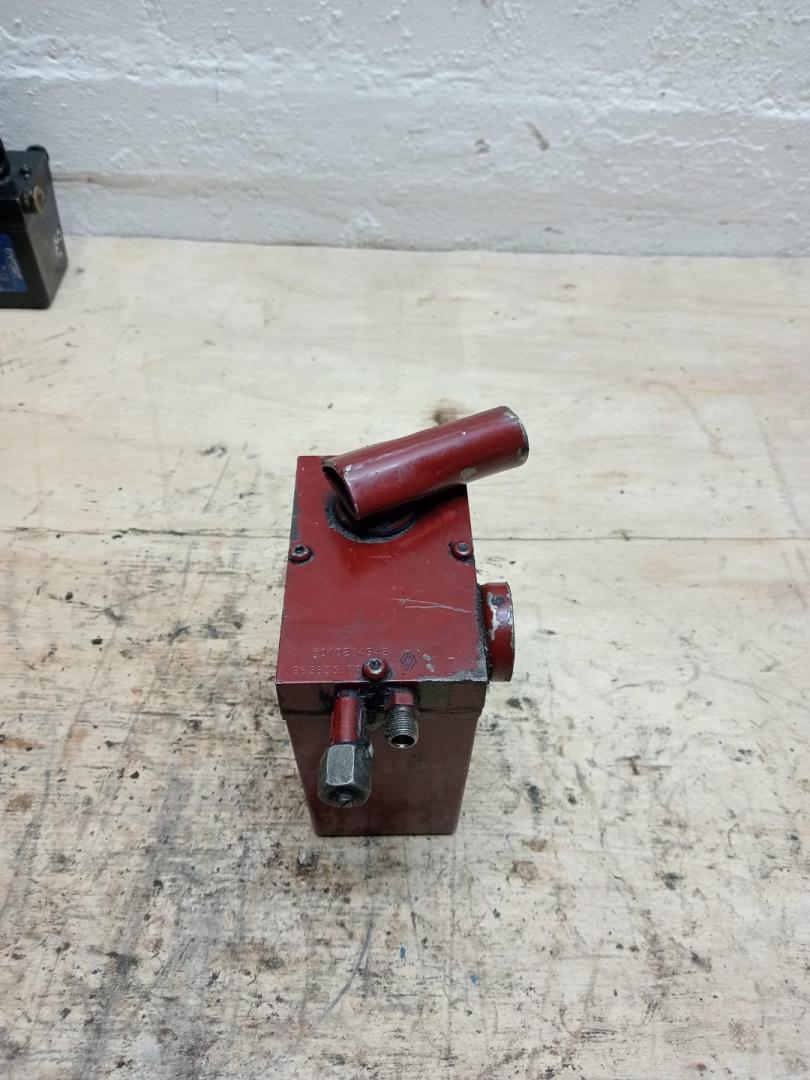 насос подъёма кабины Renault, 5010224942 - фото №1