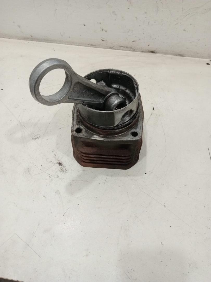 Гильза компрессора Mercedes-Benz Actros 1 поколение (MP1) (1996 - 2003) - фото №1