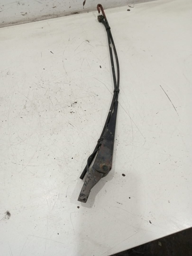 щеткодержатель (поводок стеклоочистителя, дворник) Scania G 3 поколение (2016 - 2026) - фото №1