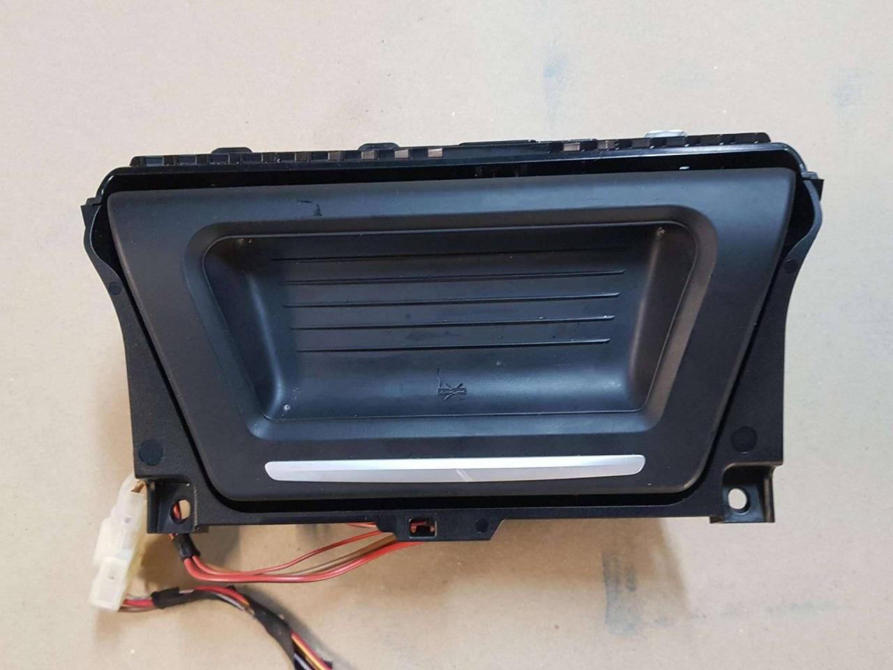 пепельница BMW 5 серия F07/F10/F11 F10 2012, 2.0 л., N47 D20 C, дизель, МКПП, седан, задний привод, правый руль, 51169171558, 9171558, 51169206663, 9206663 - фото №1