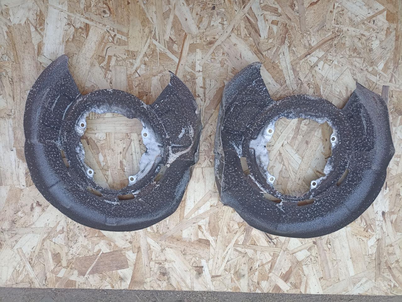 защитный кожух тормозного механизма BMW X5 E70 2007, 3.0 л., M57 306 D3, дизель, АКПП, внедорожник 5 дв., полный привод, правый руль - фото №1