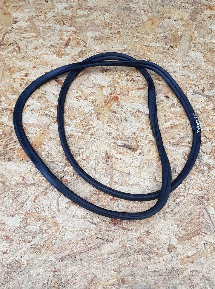 уплотнитель BMW 5 серия F07/F10/F11 F10 2012, 2.0 л., N47 D20 C, дизель, АКПП, седан, задний привод, правый руль - фото №1