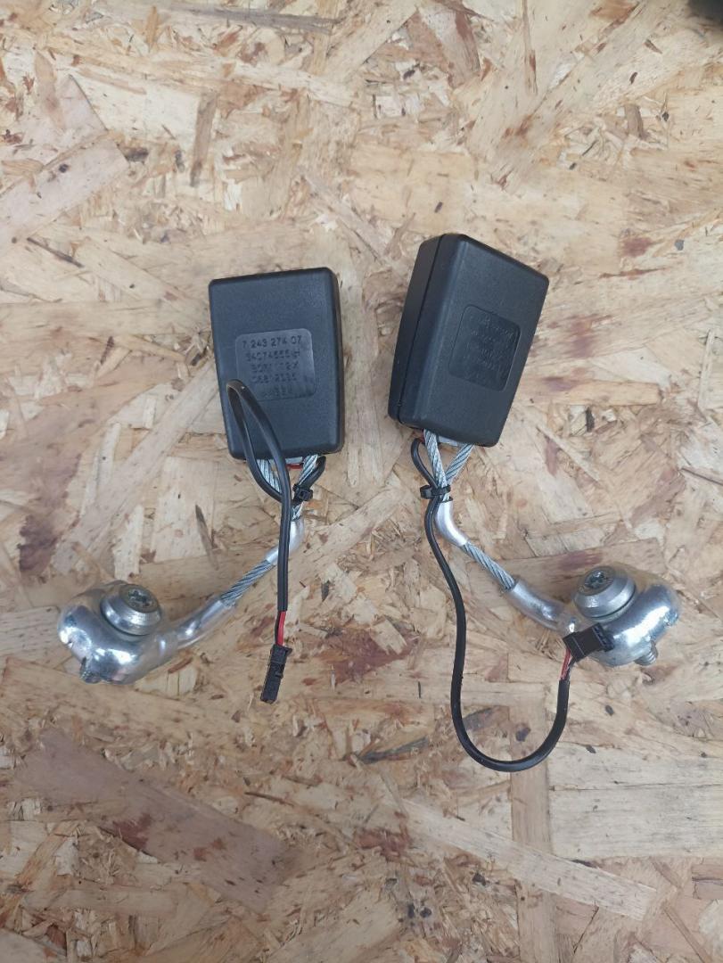 замок ремня безопасности BMW 5 серия F07/F10/F11 F10 2012, 2.0 л., N47 D20 C, дизель, АКПП, седан, задний привод, правый руль, 72117243274, 7243274 - фото №1
