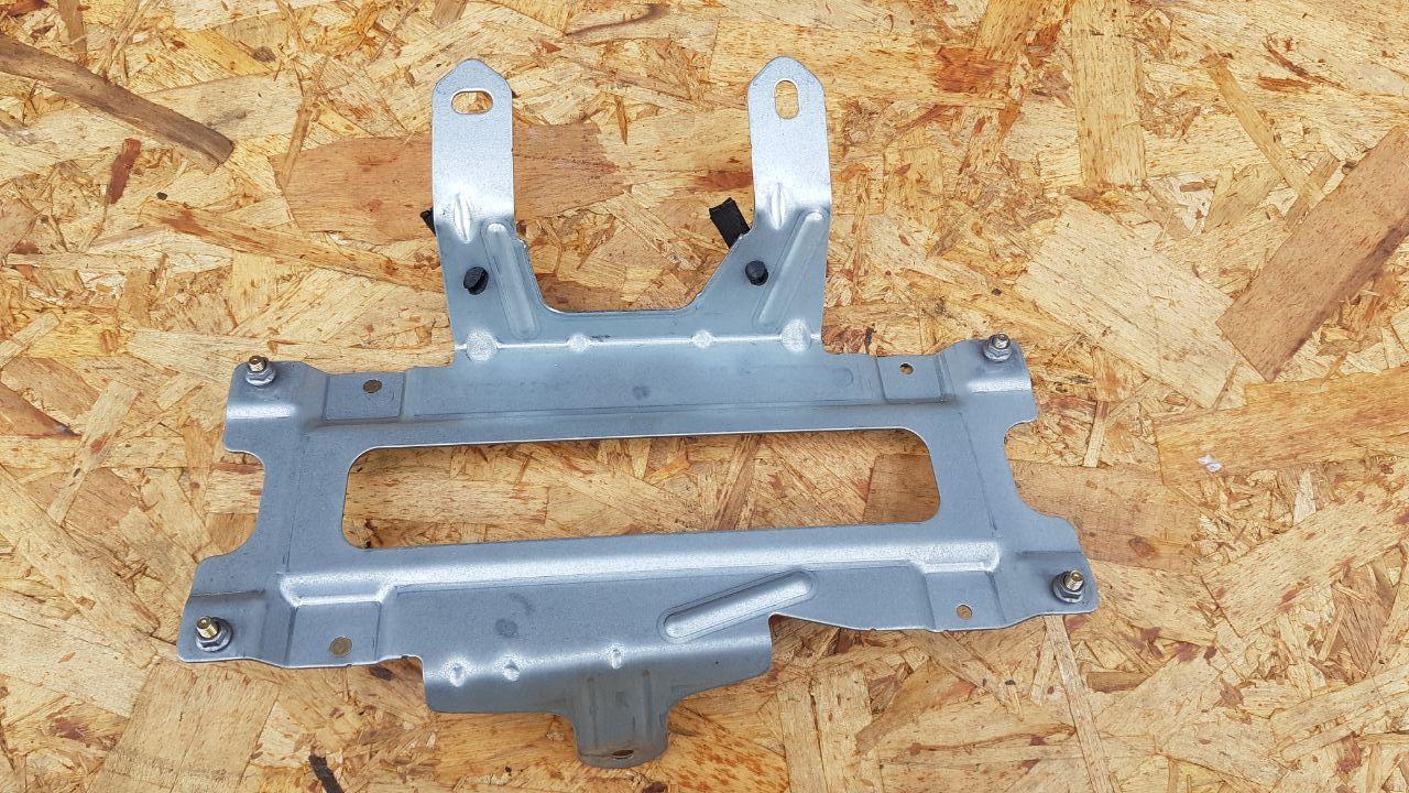 кронштейн блока управления BMW 5 серия F07/F10/F11 F10 2012, 2.0 л., N47 D20 C, дизель, АКПП, седан, задний привод, правый руль, 9174271, 65159174271 - фото №1