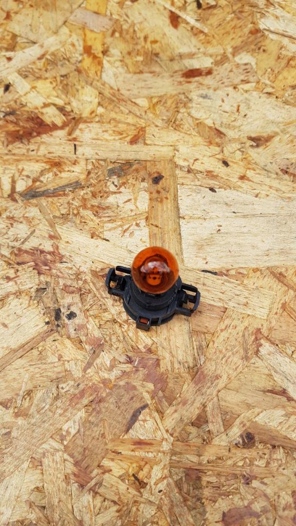 патрон указателя поворота BMW 5 серия F07/F10/F11 F10 2012, 2.0 л., N47 D20 C, дизель, АКПП, седан, задний привод, правый руль, 7182521, 63117182521, 63117203801, 7203801 - фото №1