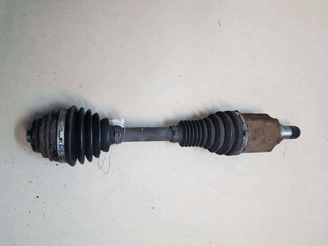 полуось передняя левая (приводной вал, ШРУС) BMW X1 E84 2011, 2.0 л., N47 D20 C, дизель, АКПП, внедорожник 5 дв., полный привод, правый руль, 7591681, 31607591681, 31607605511, 7605511 - фото №1