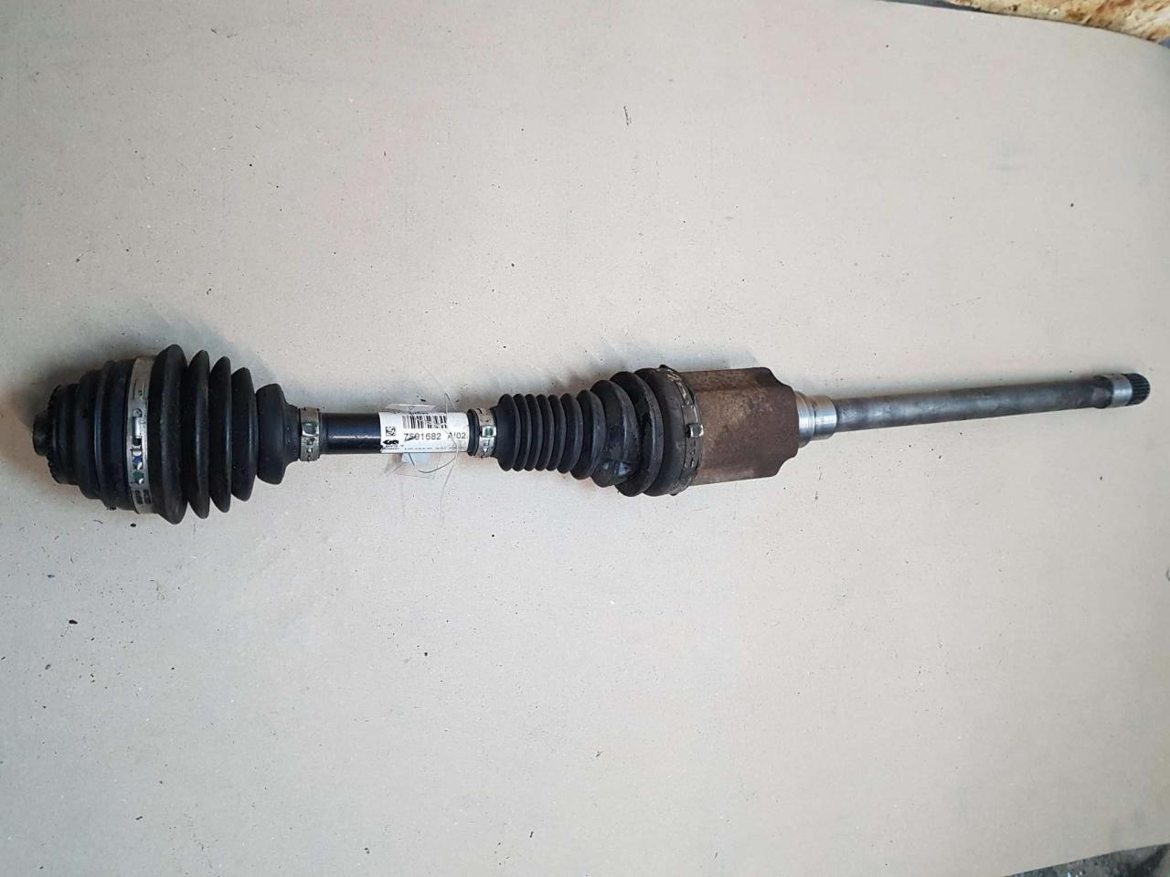 полуось передняя правая (приводной вал, ШРУС) BMW X1 E84 2011, 2.0 л., N47 D20 C, дизель, АКПП, внедорожник 5 дв., полный привод, правый руль, 31607591682, 7591682 - фото №1