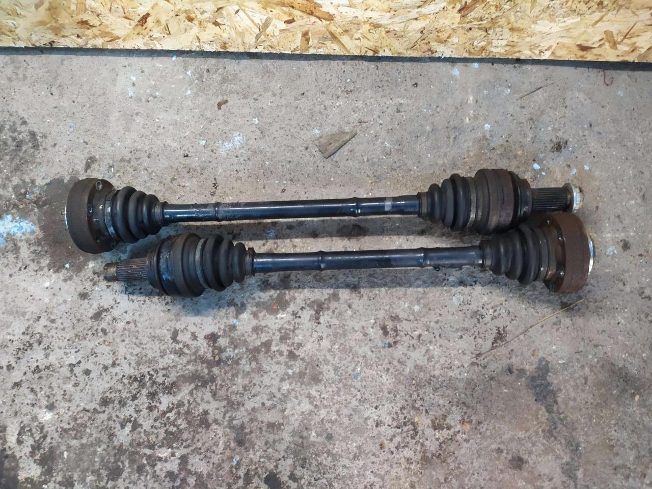 полуось задняя (приводной вал, ШРУС) BMW X1 E84 2011, 2.0 л., N47 D20 C, дизель, АКПП, внедорожник 5 дв., полный привод, правый руль, 33207605486, 7605486, 33207605485, 7605485, 4608776, 4608777 - фото №1