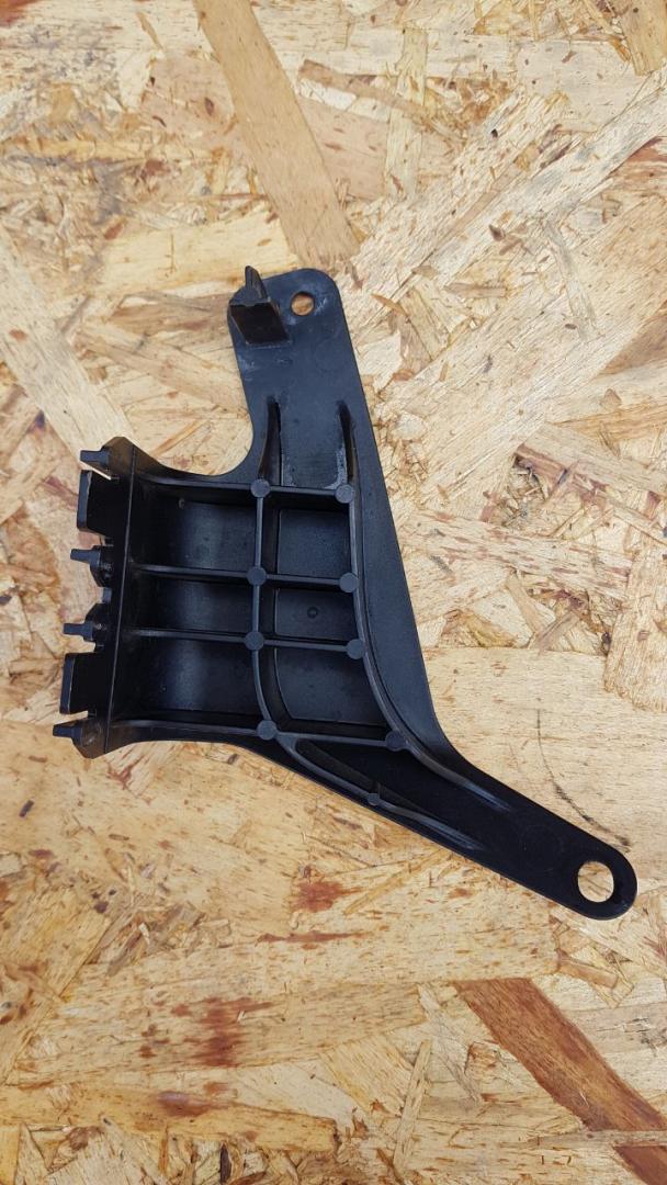 кронштейн (крепление) BMW 5 серия F07/F10/F11 F10 2012, 2.0 л., N47 D20 C, дизель, АКПП, седан, задний привод, правый руль, 17137575410, 7575410 - фото №1