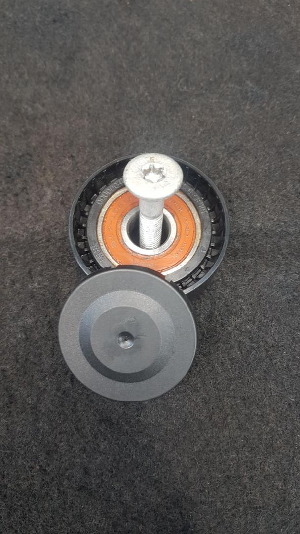 Ролик обводной BMW 5 серия F07/F10/F11 F10 2012, 2.0 л., N47 D20 C, дизель, АКПП, седан, задний привод, правый руль - фото №1