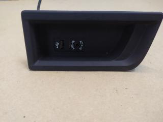 разъем AUX / USB BMW 3 серия F30/F31/F34 F30 2012, 2.0 л., N47 D20 C, дизель, МКПП, седан, задний привод, правый руль, 51189207358, 9207358