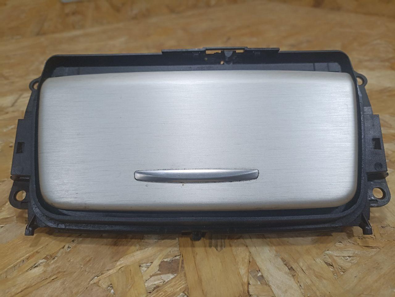 пепельница BMW 3 серия E90/E91/E92/E93 E93 2007, 3.0 л., M57 306 D3, дизель, АКПП, кабриолет, задний привод, правый руль, 51167078571, 7078571, 51167129555, 7129555 - фото №1