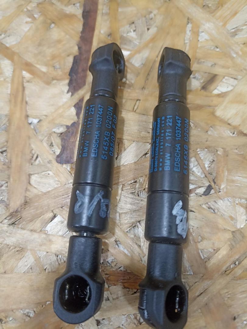 амортизатор складной крыши BMW 3 серия E90/E91/E92/E93 E93 2007, 3.0 л., M57 306 D3, дизель, АКПП, кабриолет, задний привод, правый руль, 54377171221, 7171221 - фото №1