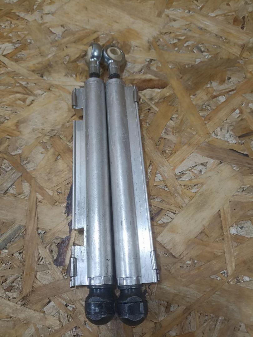 амортизатор складной крыши BMW 3 серия E90/E91/E92/E93 E93 2007, 3.0 л., M57 306 D3, дизель, АКПП, кабриолет, задний привод, правый руль, 54377183320, 7183320 - фото №1