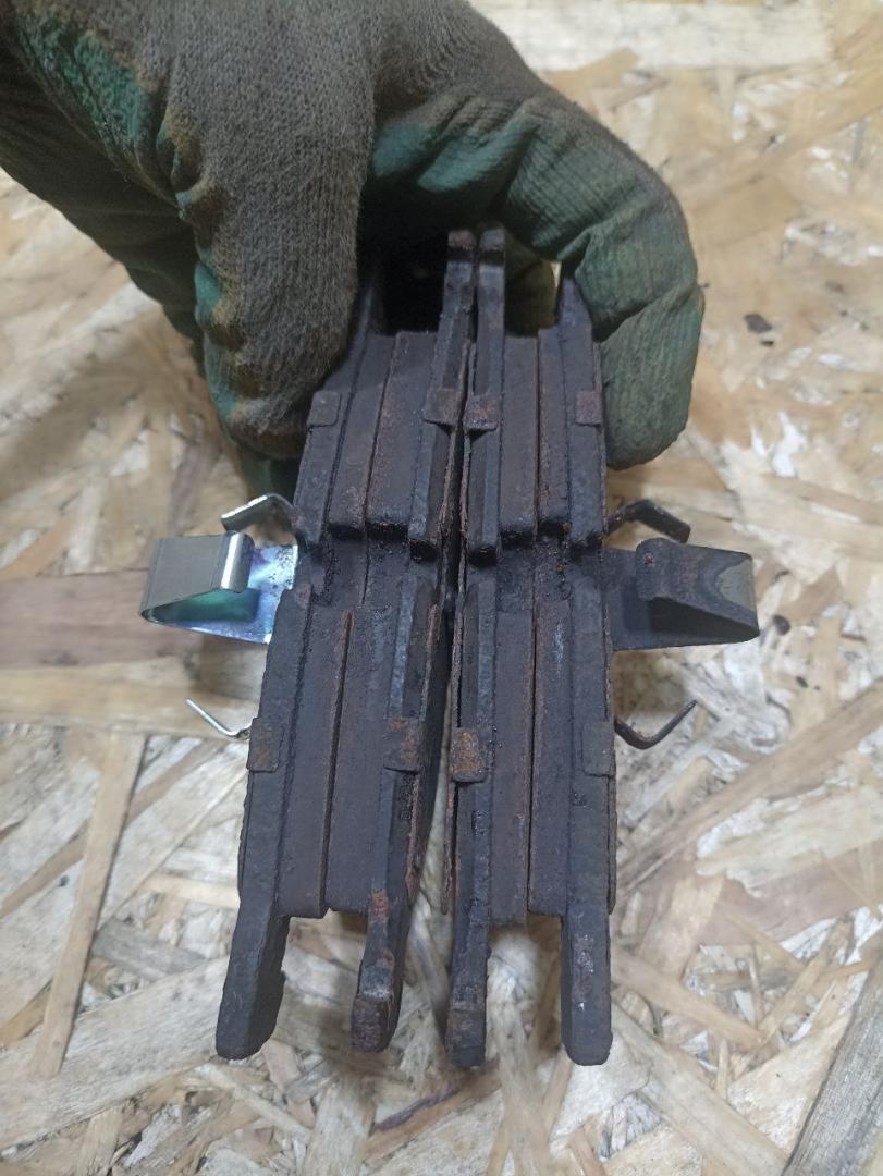 тормозные колодки BMW 5 серия F07/F10/F11 F10 2012, 2.0 л., N47 D20 C, дизель, АКПП, седан, задний привод, правый руль, 34116858047, 6858047, 34116856591, 6856591 - фото №1