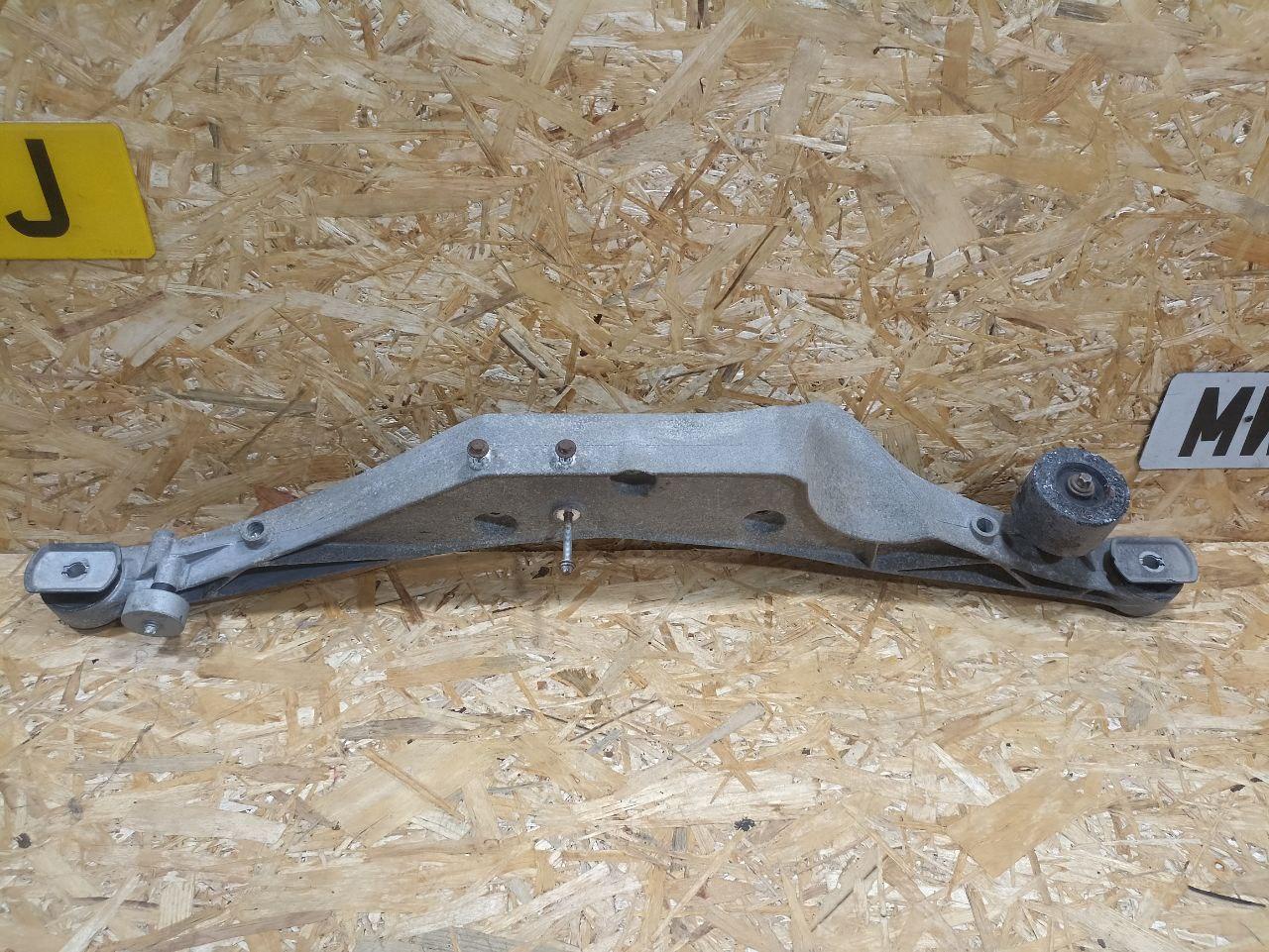 опора редуктора BMW X2 F39 2018, 2.0 л., дизель, АКПП, misano-blau metallic, внедорожник 5 дв., полный привод, правый руль, 33366852896, 6852896 - фото №1