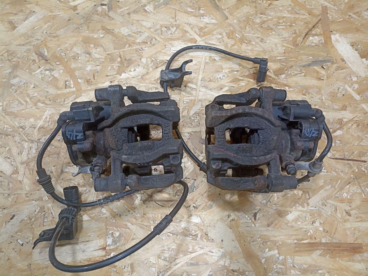 суппорт задний левый BMW X2 F39 2018, 2.0 л., дизель, АКПП, misano-blau metallic, внедорожник 5 дв., полный привод, правый руль, 6883027 - фото №1