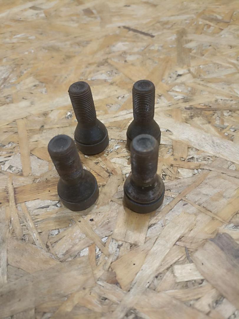 секретки на колеса BMW X2 F39 2018, 2.0 л., дизель, АКПП, misano-blau metallic, внедорожник 5 дв., полный привод, правый руль - фото №1