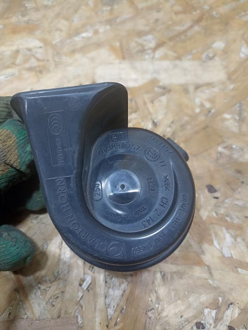 сигнал (клаксон) BMW 5 серия F07/F10/F11 F10 2012, 2.0 л., N47 D20 C, дизель, АКПП, седан, задний привод, правый руль - фото №1