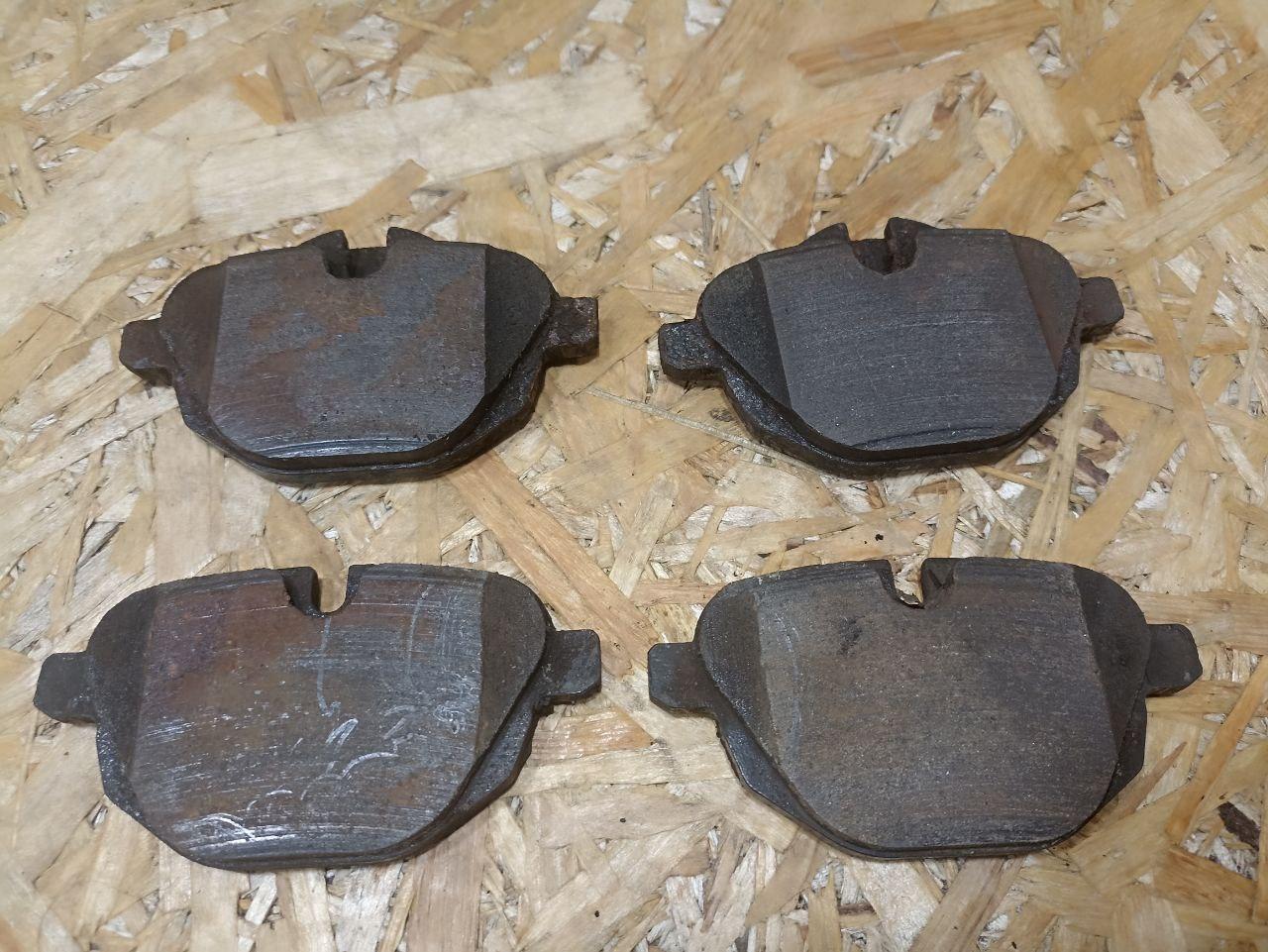 тормозные колодки BMW 5 серия F07/F10/F11 F10 2012, 2.0 л., N47 D20 C, дизель, АКПП, седан, задний привод, правый руль, 34216862202, 6862202, 34216798193, 6798193 - фото №1