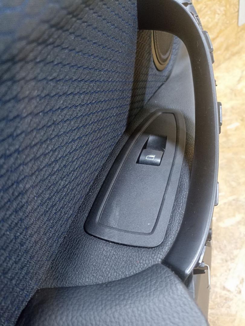 кнопка стеклоподъемника двери передней правой BMW X2 F39 2018, 2.0 л., дизель, МКПП, внедорожник 5 дв., полный привод, правый руль - фото №1