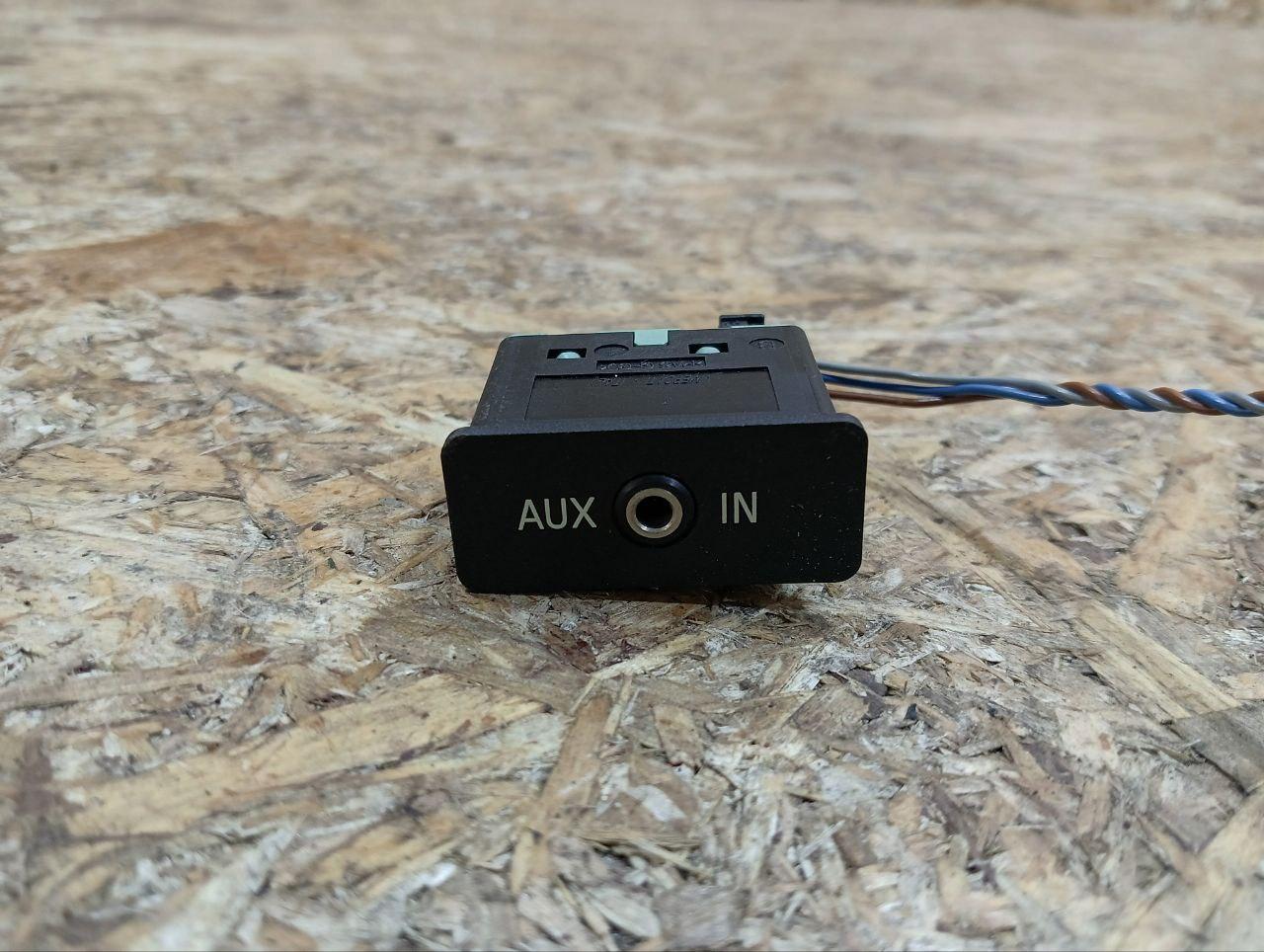 разъем AUX / USB BMW X5 E70 2008, 3.0 л., дизель, АКПП, серый, внедорожник 5 дв., полный привод, правый руль, 6986791, 61316986791, 84109237655, 9237655, 61310422643, 0422643, 61316930561, 6930561 - фото №1