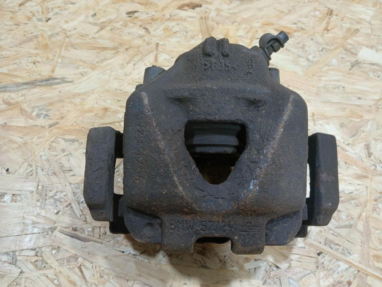 суппорт передний правый BMW X1 E84 2011, 2.0 л., N47 D20 C, дизель, АКПП, внедорожник 5 дв., полный привод, правый руль, 34116778147, 6778147, 34116778146, 6778146 - фото №1