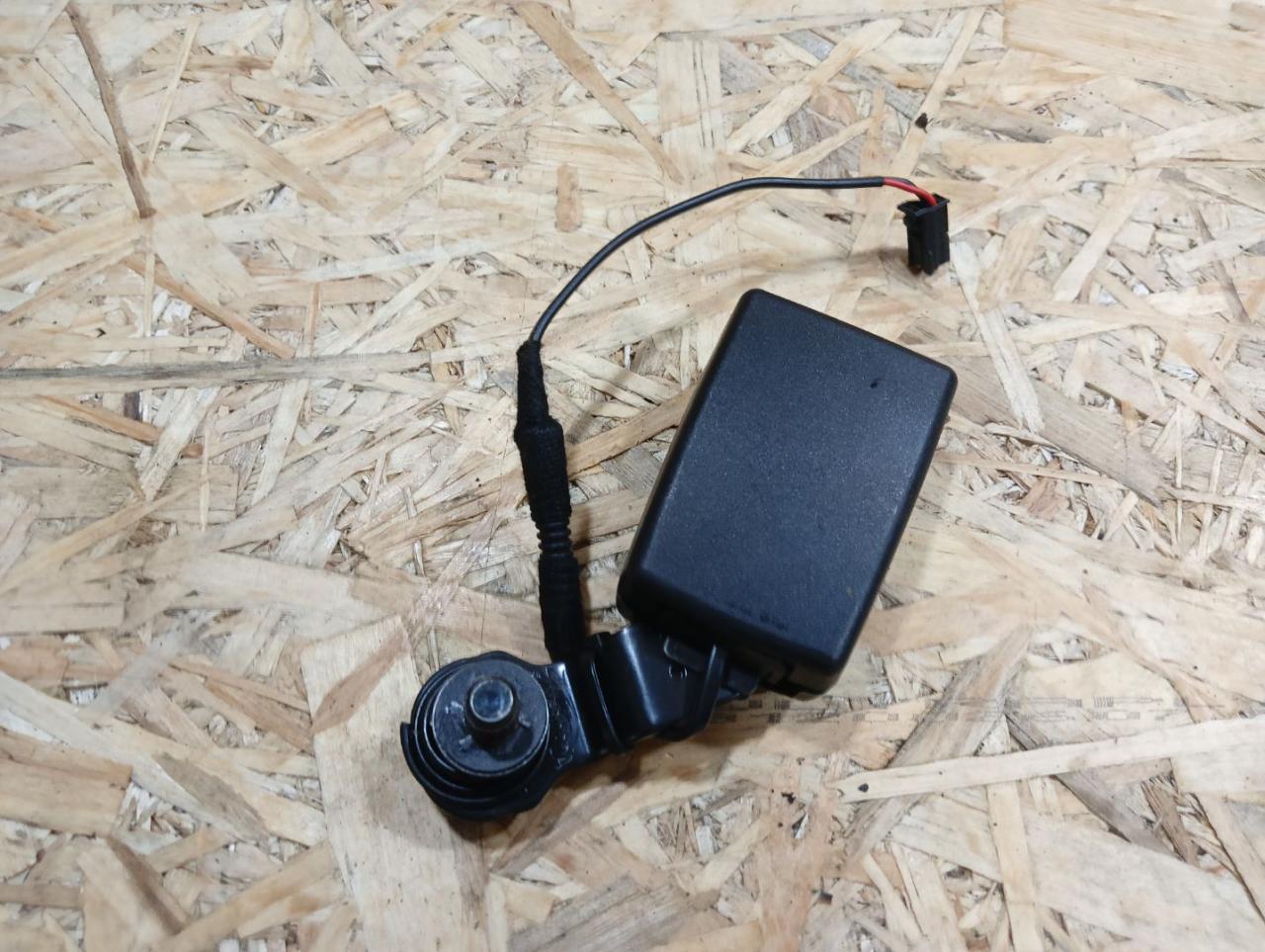 замок ремня безопасности BMW X2 F39 2018, 2.0 л., дизель, МКПП, внедорожник 5 дв., полный привод, правый руль, 7371652, 72117371652 - фото №1