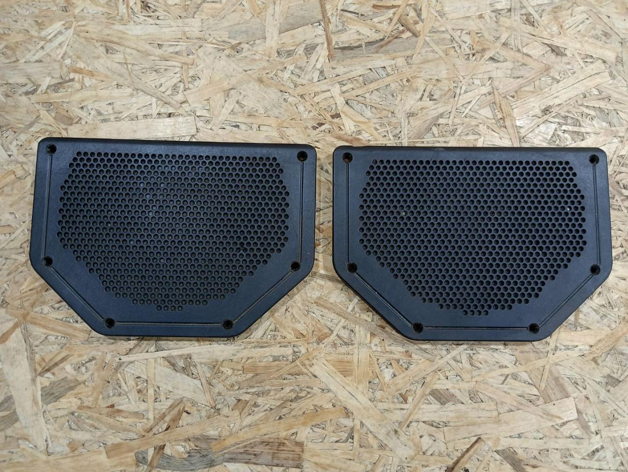 Накладка (сетка) динамика BMW 3 серия E90/E91/E92/E93 E93 2007, 3.0 л., M57 306 D3, дизель, АКПП, кабриолет, задний привод, правый руль, 6925337, 65136925337 - фото №1